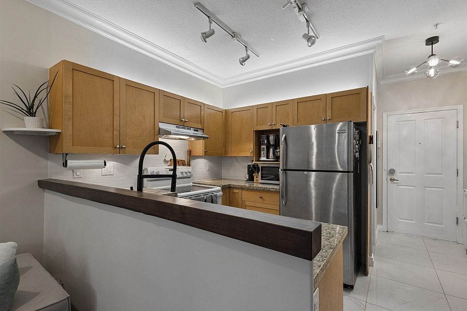 101 1675 W 10th Avenue Vancouver, BC - 12