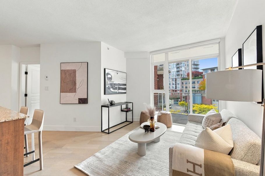 421 4028 Knight Street Vancouver, BC - 2