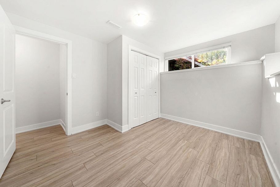 1147 Deep Cove Road North Vancouver, BC - 32