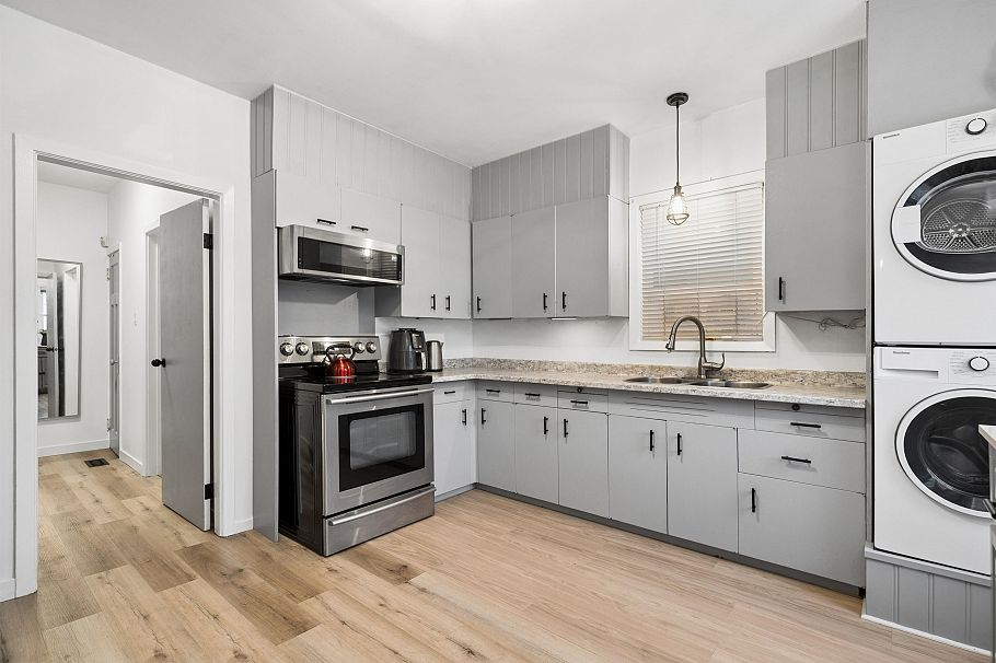 936 W 17th Avenue Vancouver, BC - 3