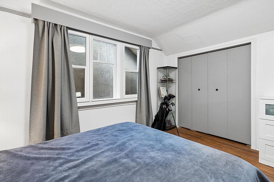 936 W 17th Avenue Vancouver, BC - 32