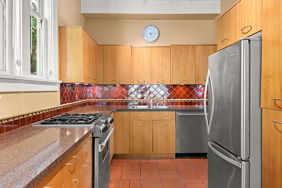 3296 Granville Street Vancouver, BC - 16