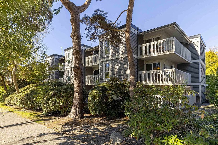 216 1545 E 2nd Avenue Vancouver, BC - 2