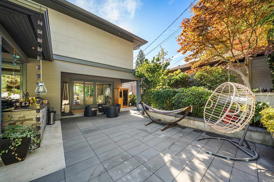 966 Beaumont Drive North Vancouver, BC - 35