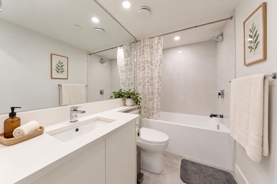 7669 Granville Street Vancouver, BC - 17