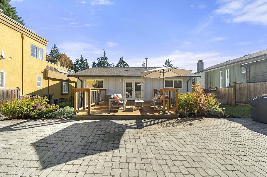 1147 Deep Cove Road North Vancouver, BC - 36