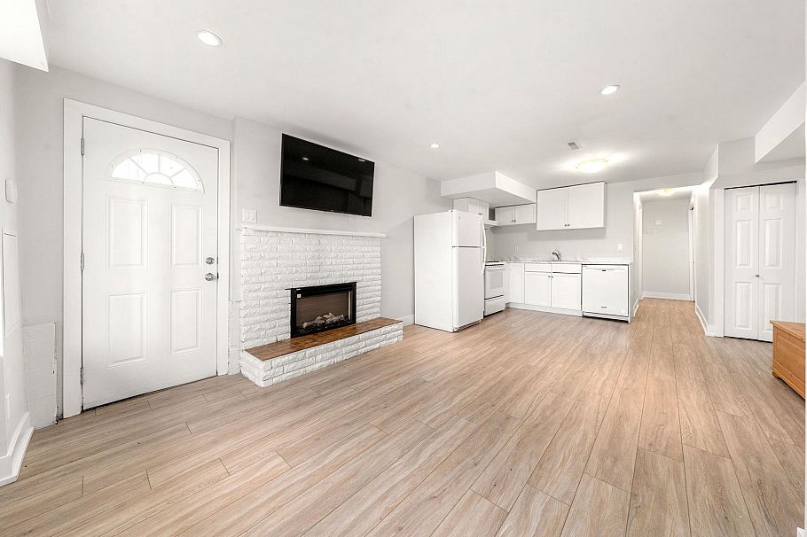 1147 Deep Cove Road North Vancouver, BC - 30