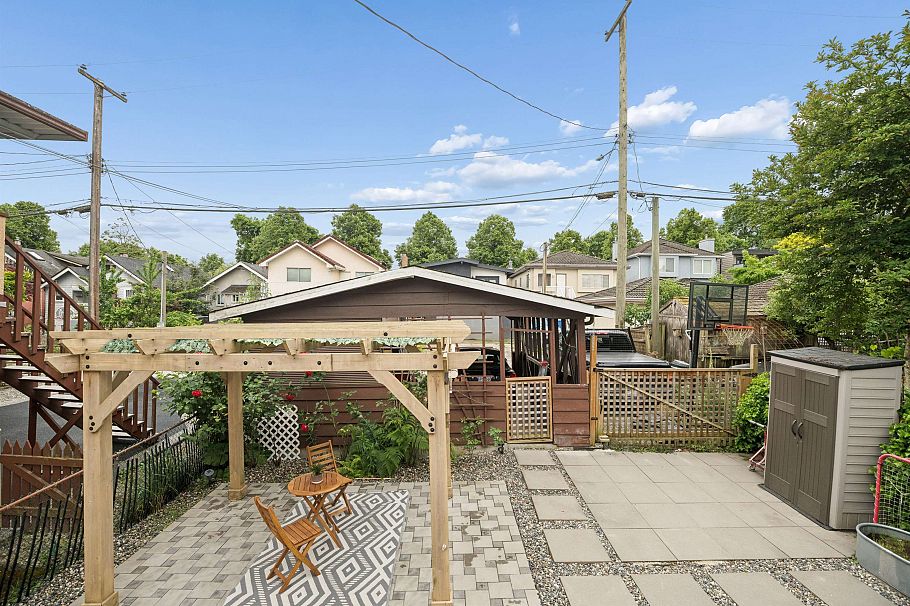 936 W 17th Avenue Vancouver, BC - 38