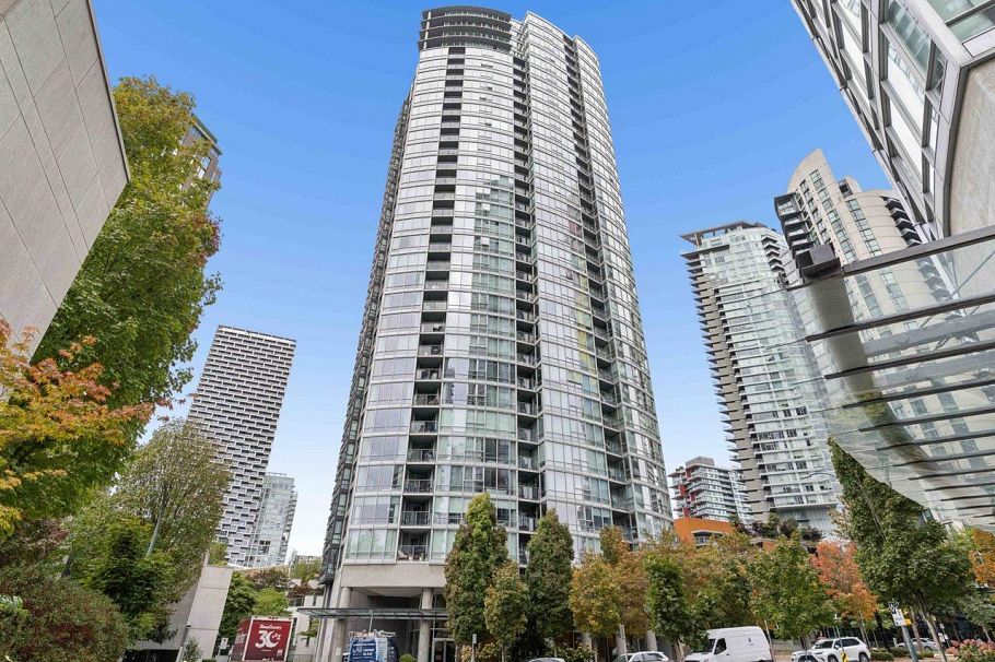 2208 1495 Richards Street Vancouver, BC - 1