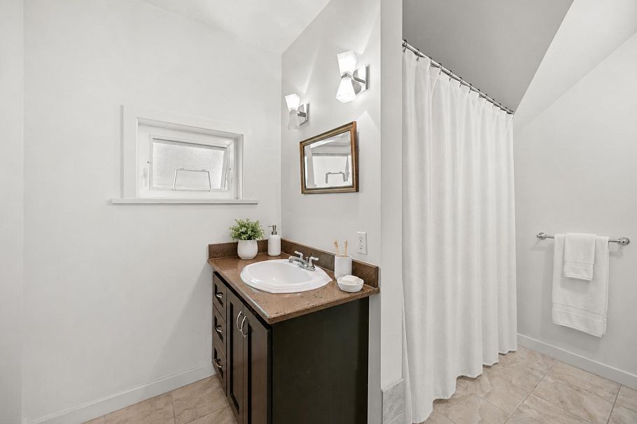 3296 Granville Street Vancouver, BC - 36