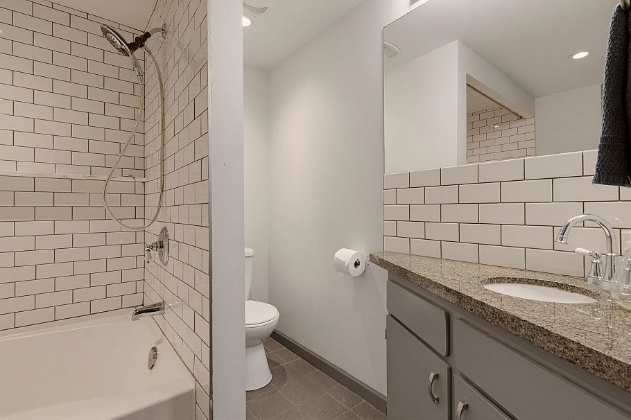 301 1930 W 3rd Avenue Vancouver, BC - 24