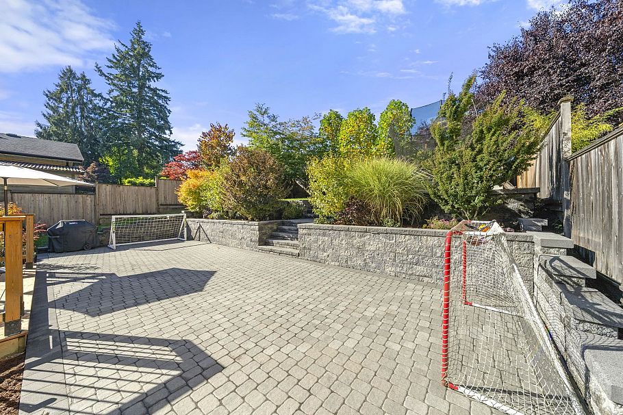1147 Deep Cove Road North Vancouver, BC - 23