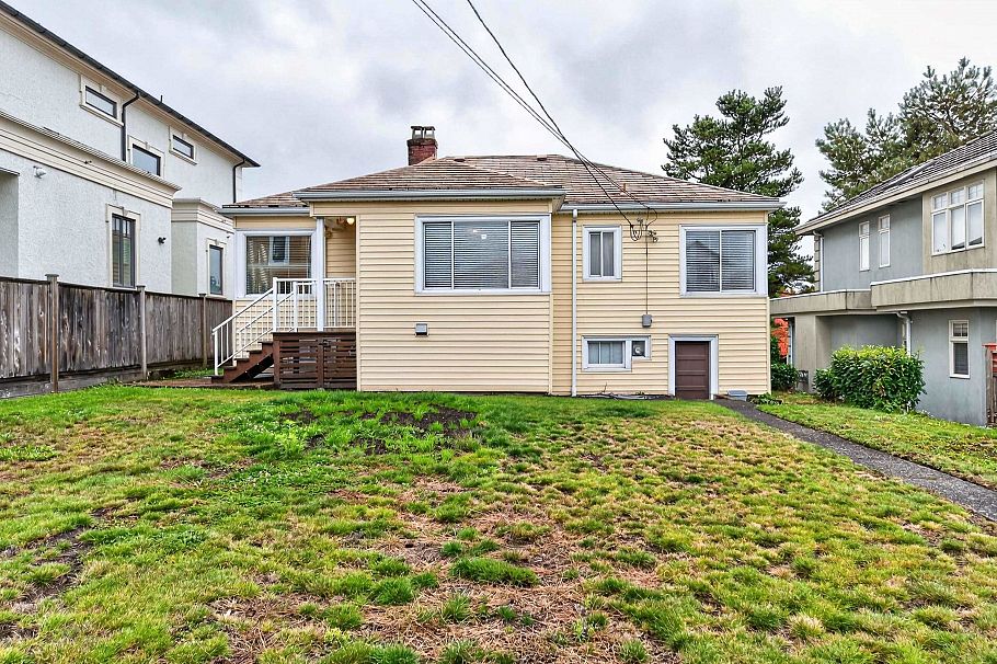 2345 W 18th Avenue Vancouver, BC - 35