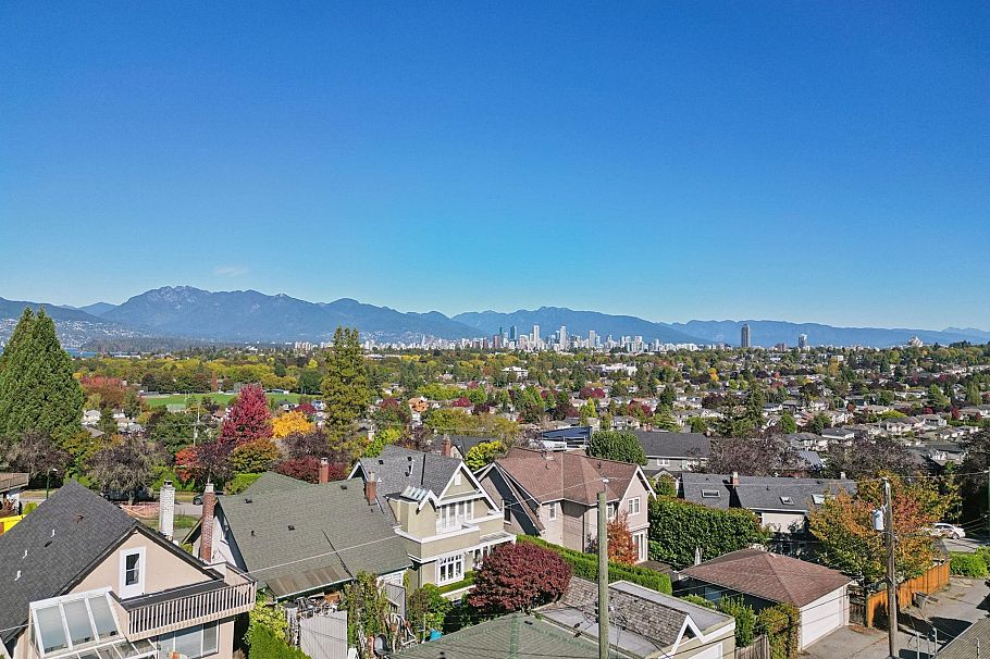 3137 W 24th Avenue Vancouver, BC - 39