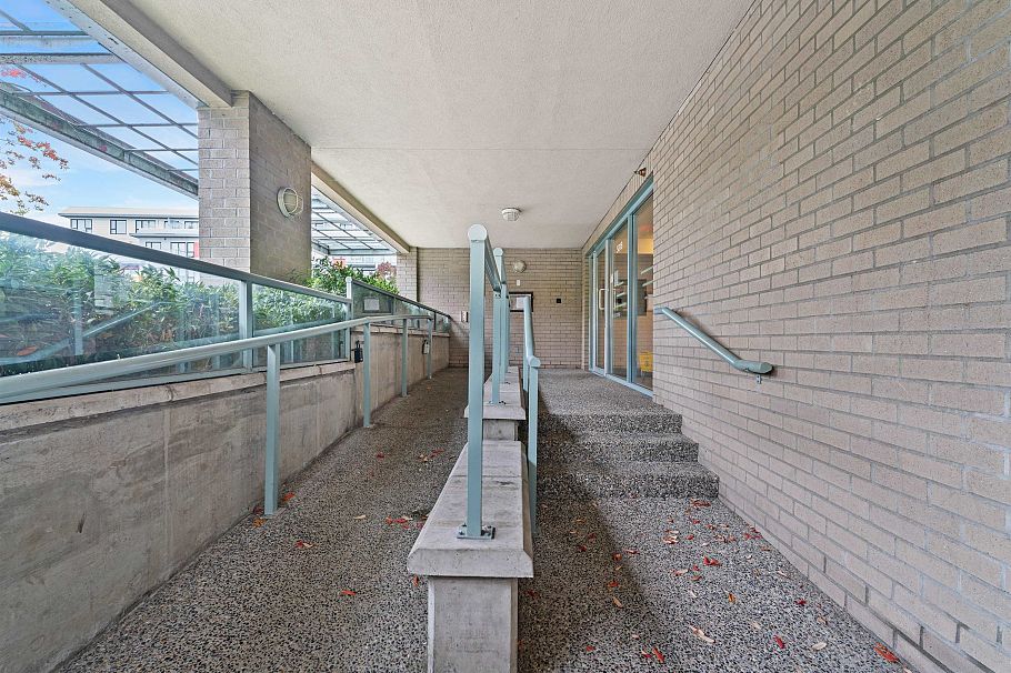302 5818 Lincoln Street Vancouver, BC - 27