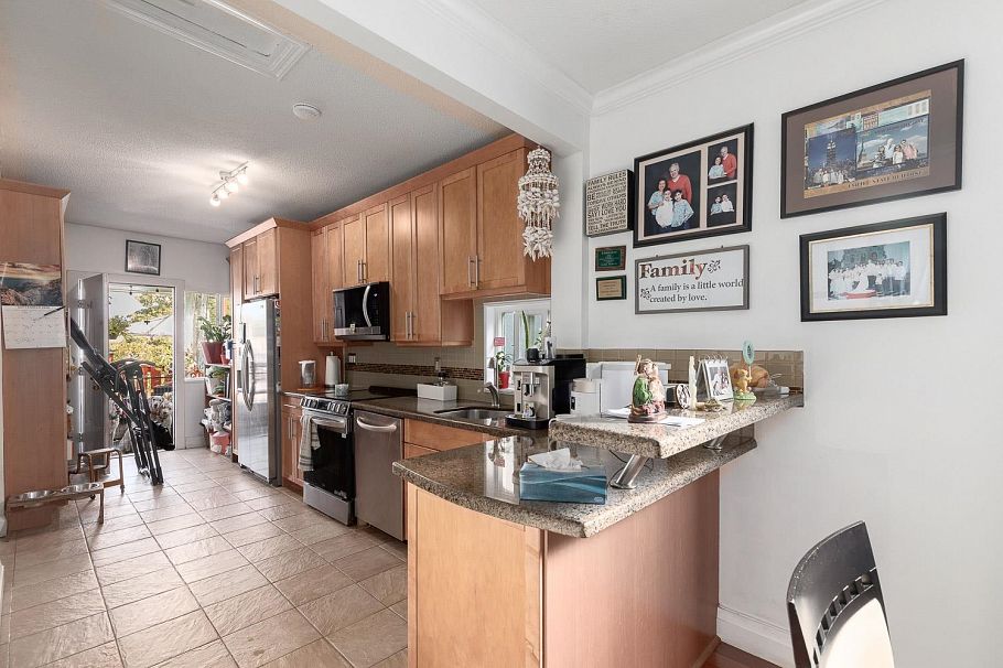 309 E Woodstock Avenue Vancouver, BC - 6