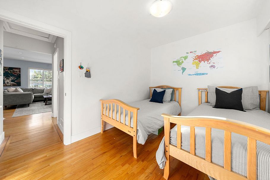1147 Deep Cove Road North Vancouver, BC - 19