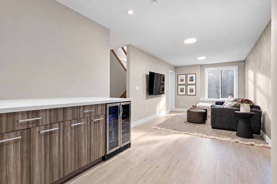 2 233 W 5th Street North Vancouver, BC - 32