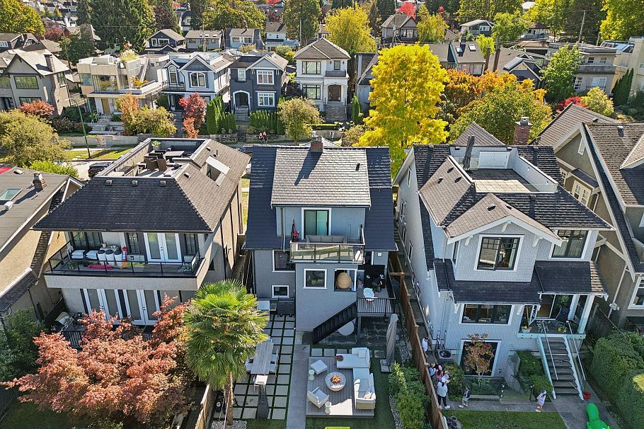3137 W 24th Avenue Vancouver, BC - 38