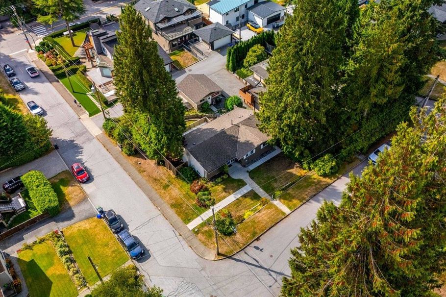 4295 Nottingham Road North Vancouver, BC - 36
