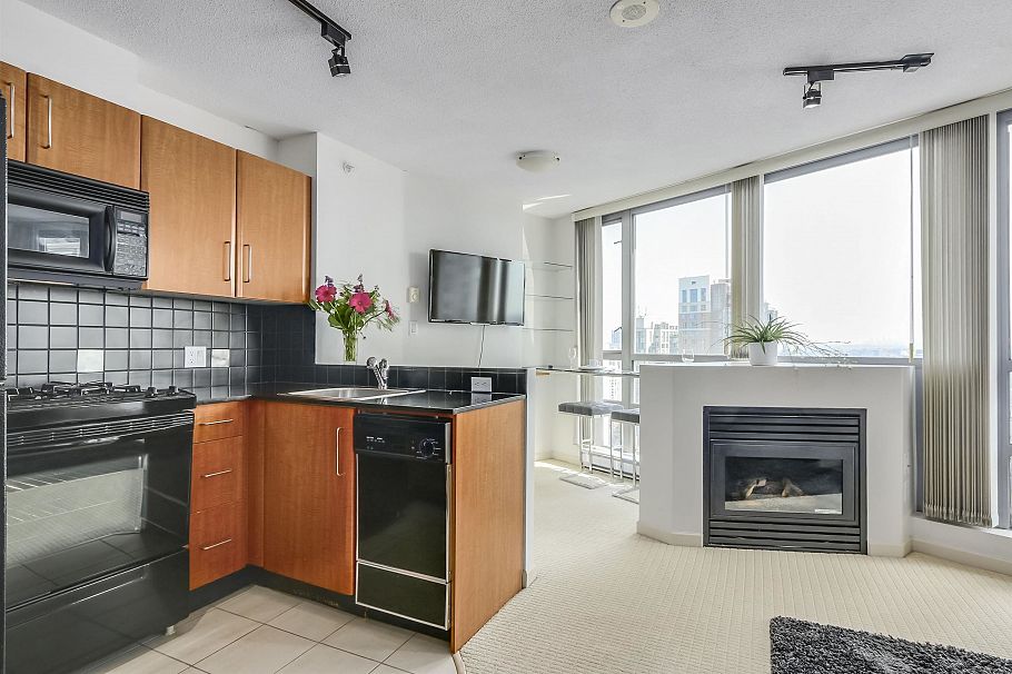 2210 501 Pacific Street Vancouver, BC - 3