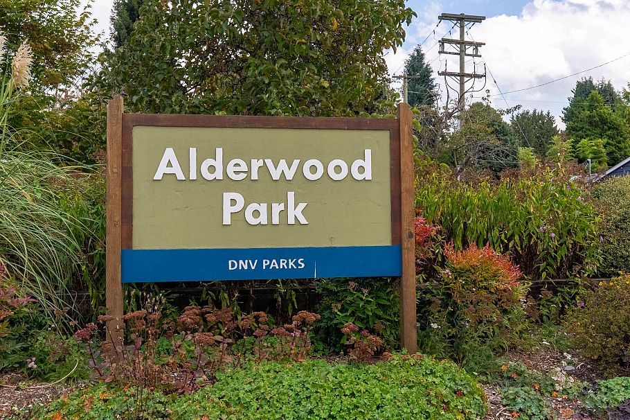 1222 Rosewood Crescent North Vancouver, BC - 37
