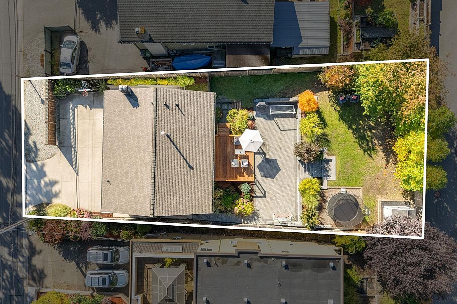 1147 Deep Cove Road North Vancouver, BC - 24