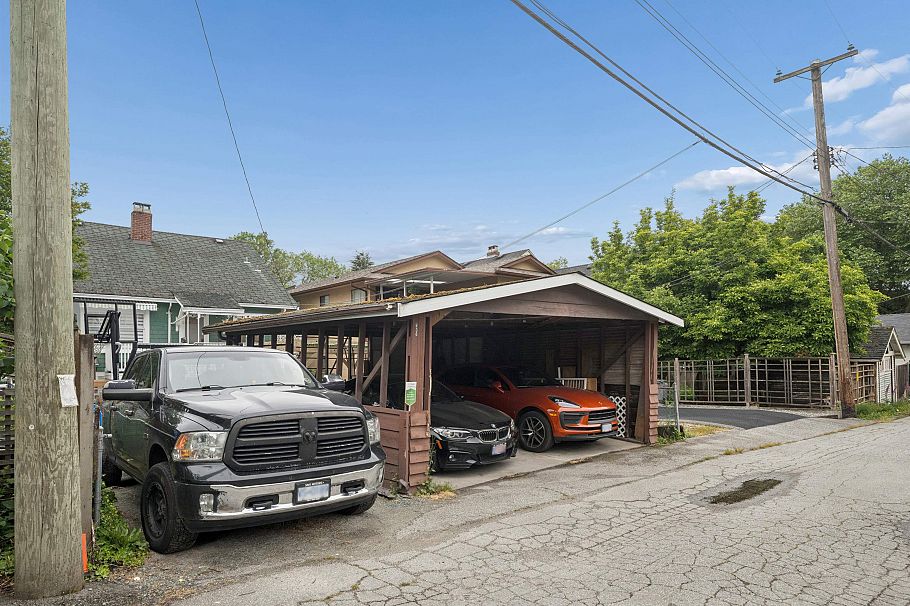 936 W 17th Avenue Vancouver, BC - 37