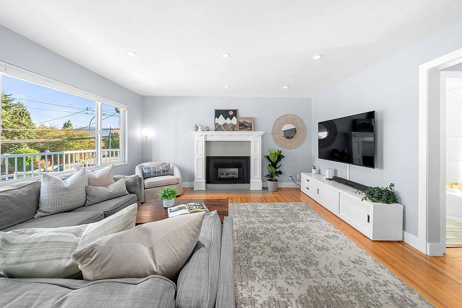 1147 Deep Cove Road North Vancouver, BC - 6