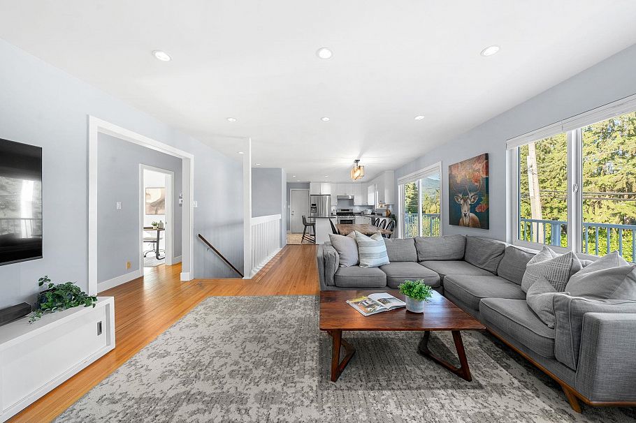 1147 Deep Cove Road North Vancouver, BC - 8