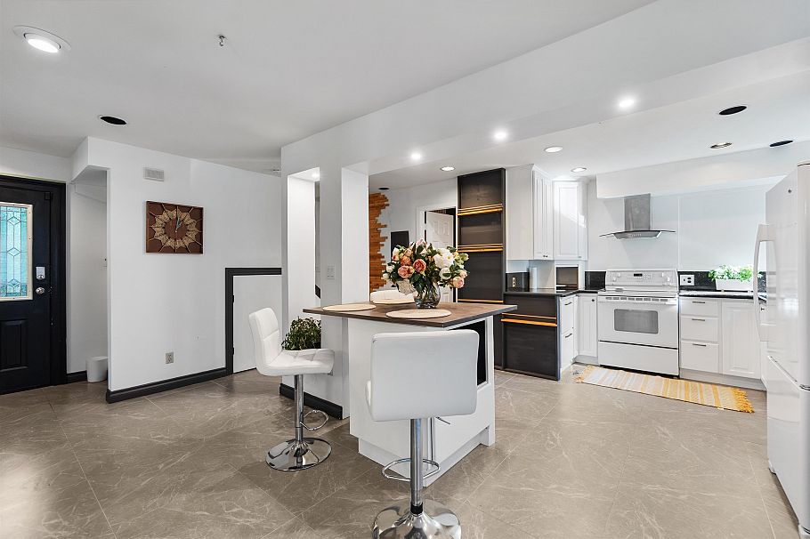 2069 Westview Drive North Vancouver, BC - 12