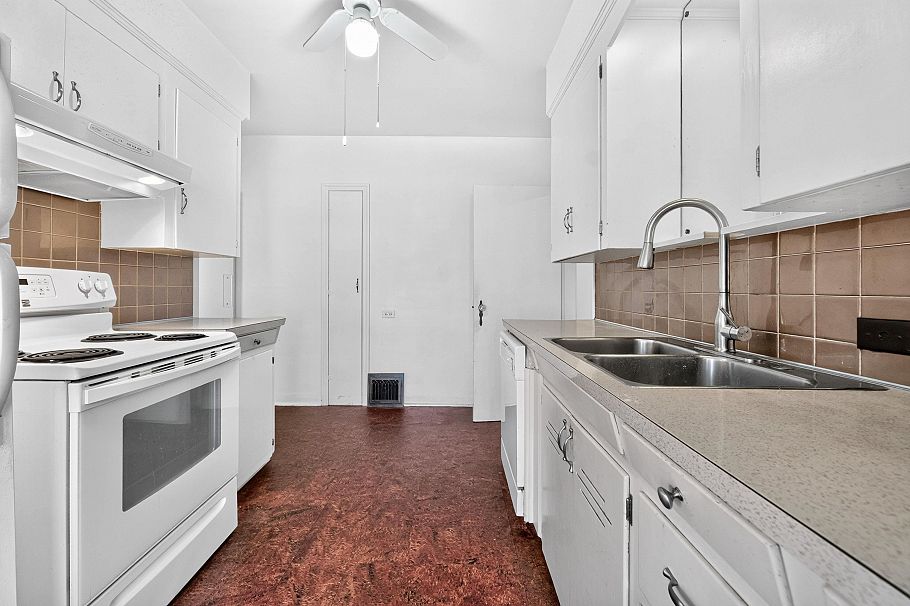 2345 W 18th Avenue Vancouver, BC - 16