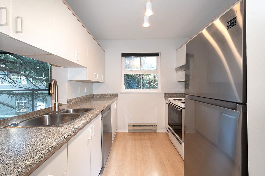 210 2250 W 3rd Avenue Vancouver, BC - 16