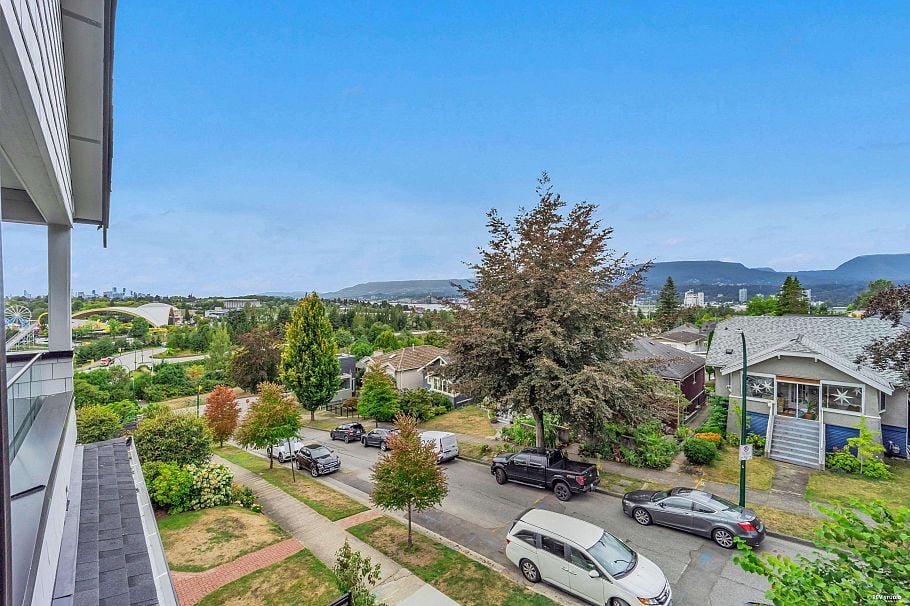1 3436 Triumph Street Vancouver, BC - 1
