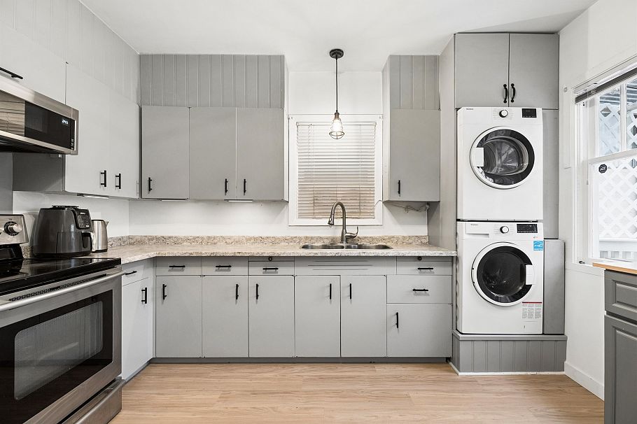936 W 17th Avenue Vancouver, BC - 2
