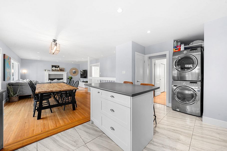 1147 Deep Cove Road North Vancouver, BC - 13