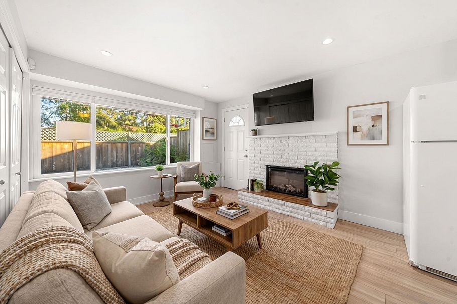 1147 Deep Cove Road North Vancouver, BC - 28