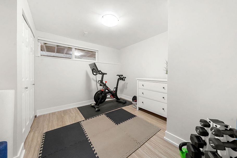 1147 Deep Cove Road North Vancouver, BC - 34