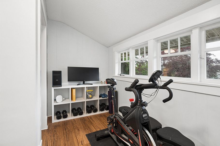 936 W 17th Avenue Vancouver, BC - 30