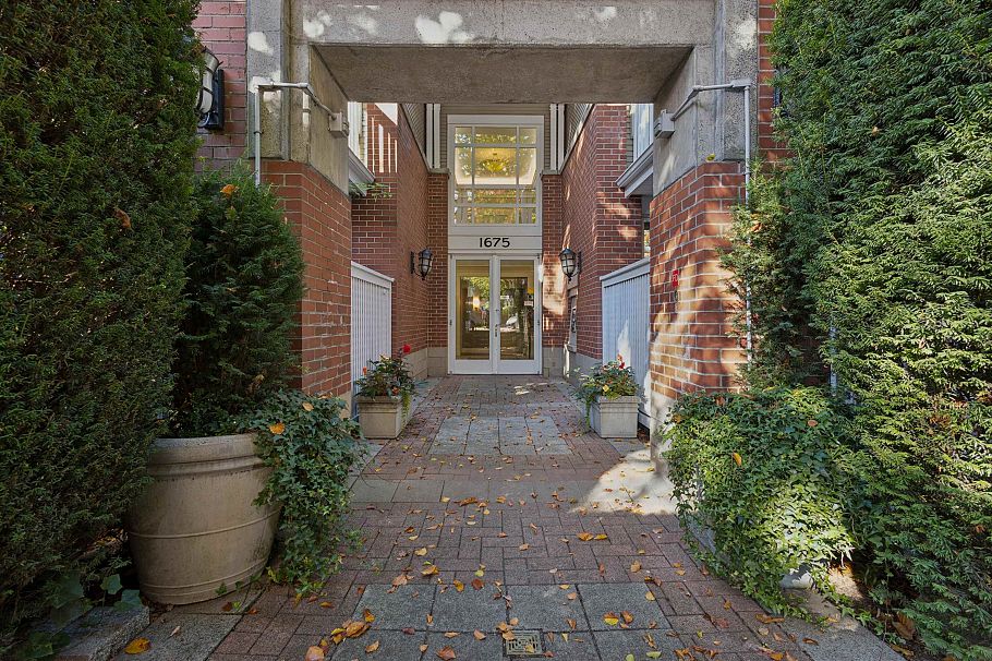 101 1675 W 10th Avenue Vancouver, BC - 27