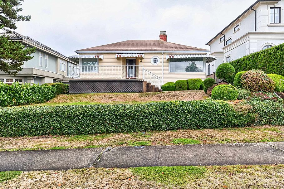 2345 W 18th Avenue Vancouver, BC - 1