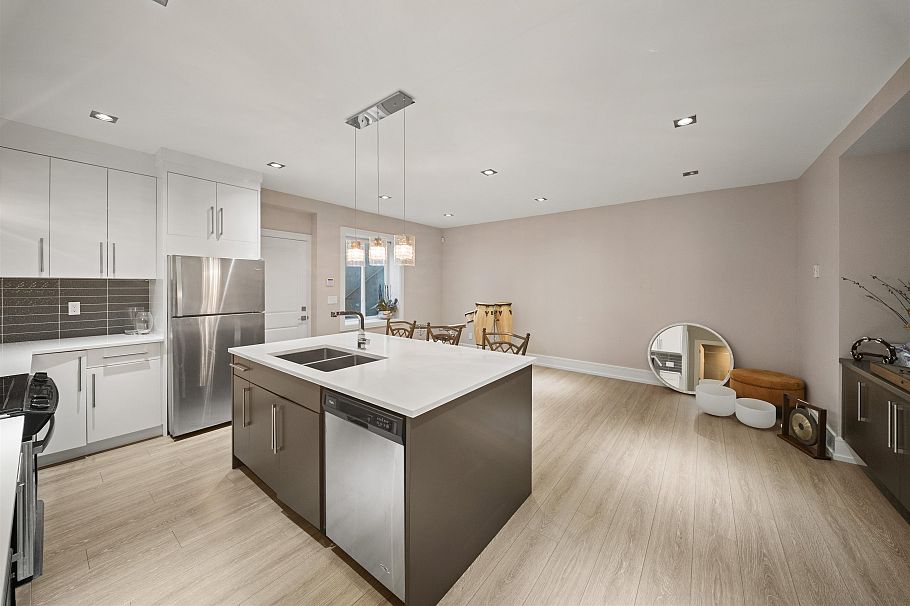 966 Beaumont Drive North Vancouver, BC - 32
