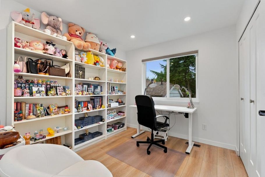 2045 Kirkstone Road North Vancouver, BC - 20