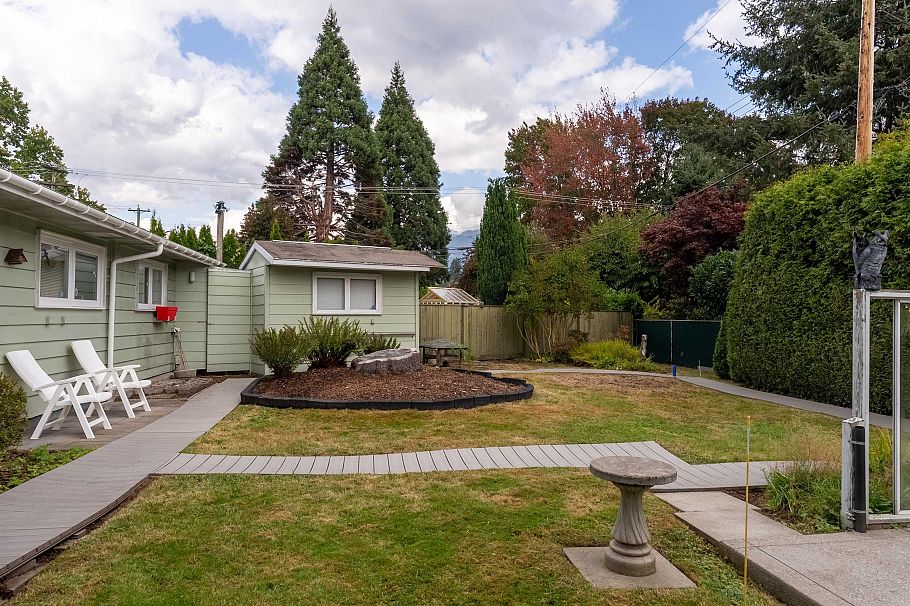 1222 Rosewood Crescent North Vancouver, BC - 35