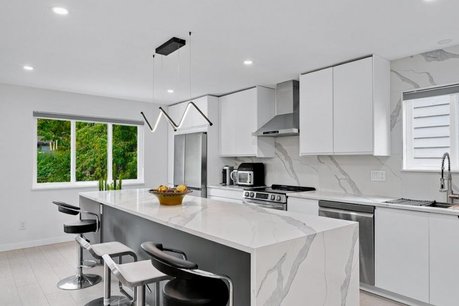 2045 Kirkstone Road North Vancouver, BC - 7