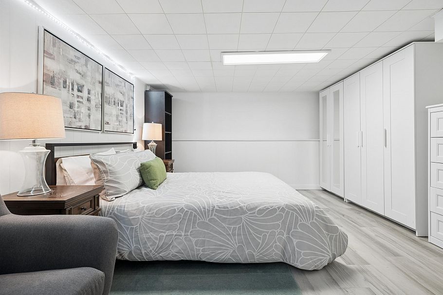 936 W 17th Avenue Vancouver, BC - 25