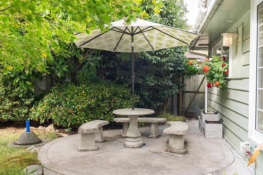 1222 Rosewood Crescent North Vancouver, BC - 5