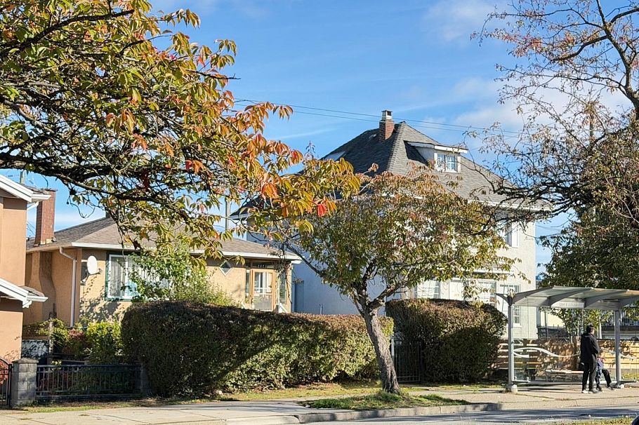 2673 E 22nd Avenue Vancouver, BC - 2
