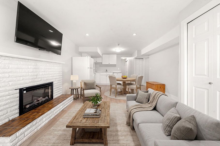 1147 Deep Cove Road North Vancouver, BC - 27