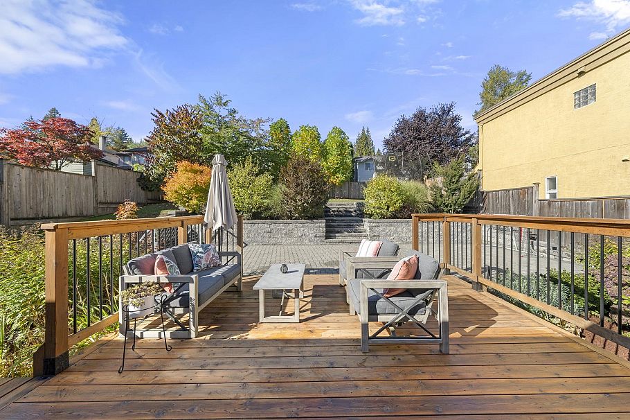 1147 Deep Cove Road North Vancouver, BC - 21